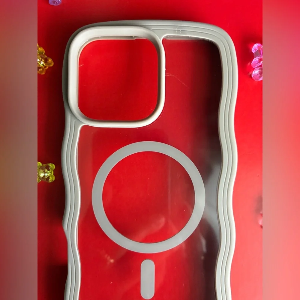 Kate Spade Clear and Beige Phone Case IPhone Pro Max 16. - Picture 4 of 10